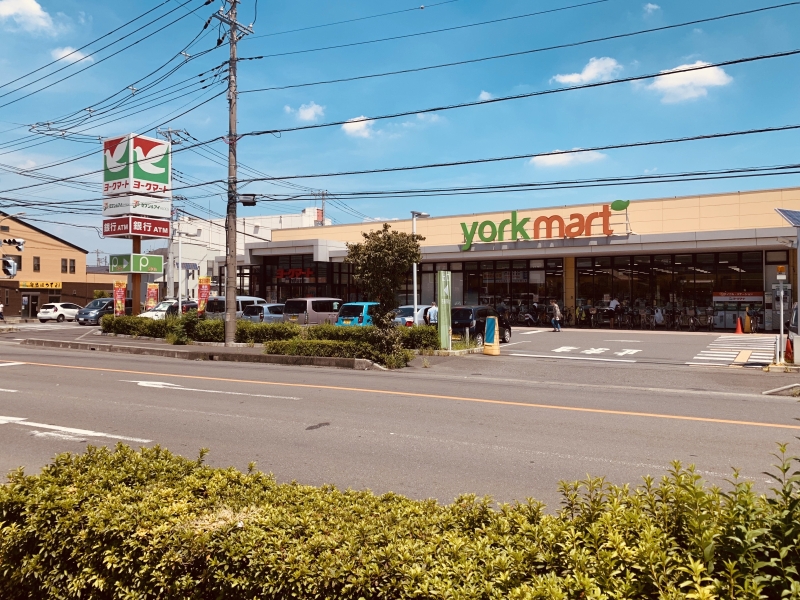 Supermarket (1 minute walk) Supermarket